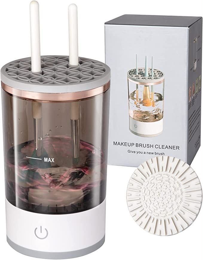 Limpiador automático de brochas en uso con agua y brochas