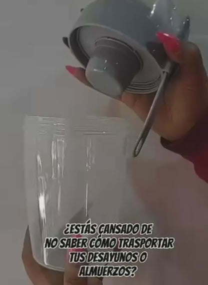 Vaso Ensaladera Portátil 870ml – 2 Niveles, Potecito para Aderezo y Spork